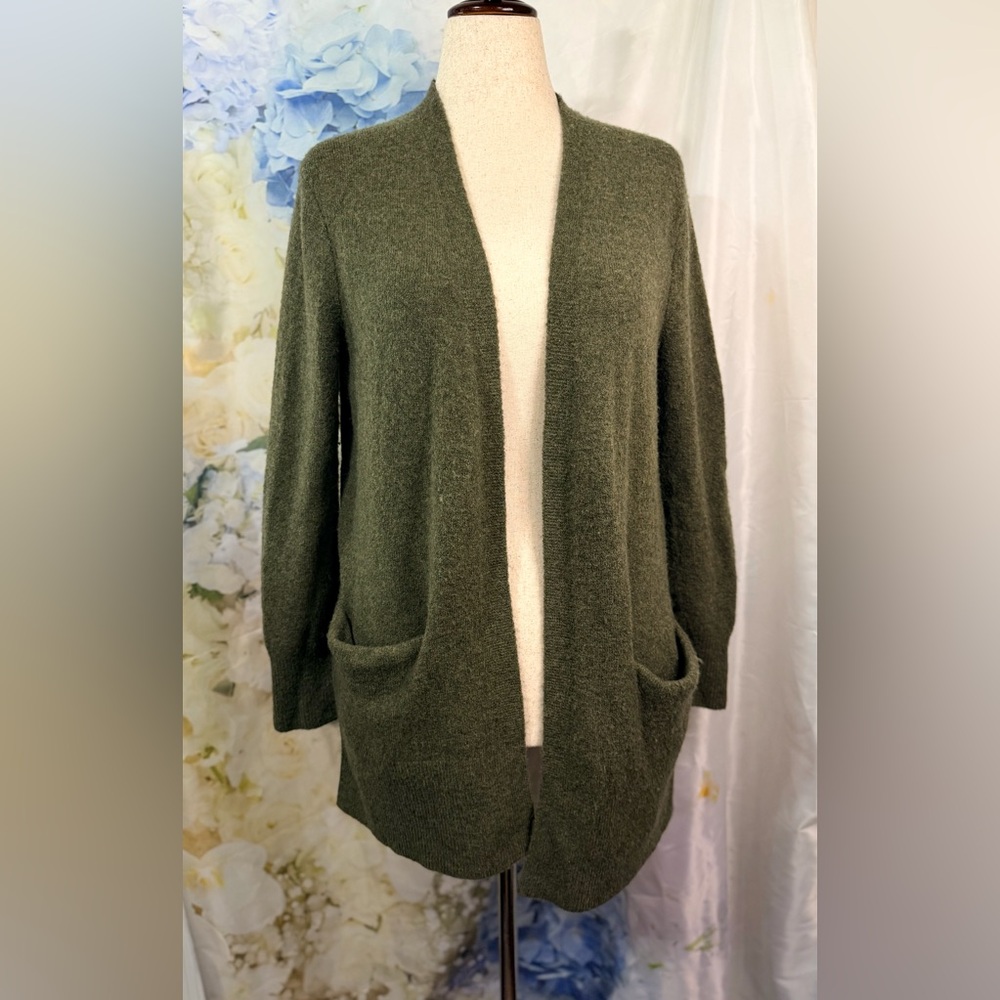 J. Crew Olive Green Women's Sweater Alpaca and Merino Wool blend. Cozy Cabincore